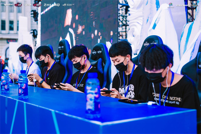 能够打动全 能够打动全